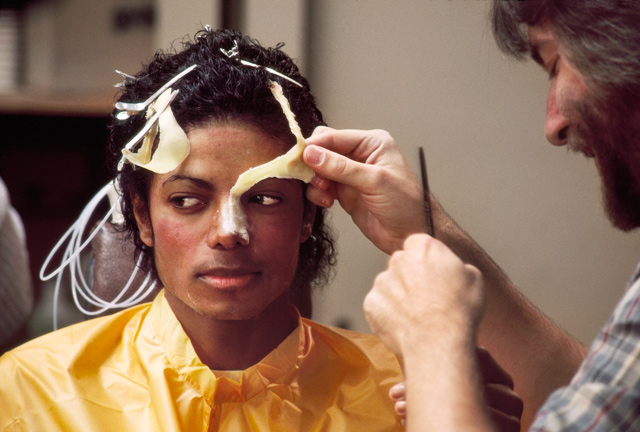 Michael Jackson et Rick Baker sur le tournage du clip "Thriller"