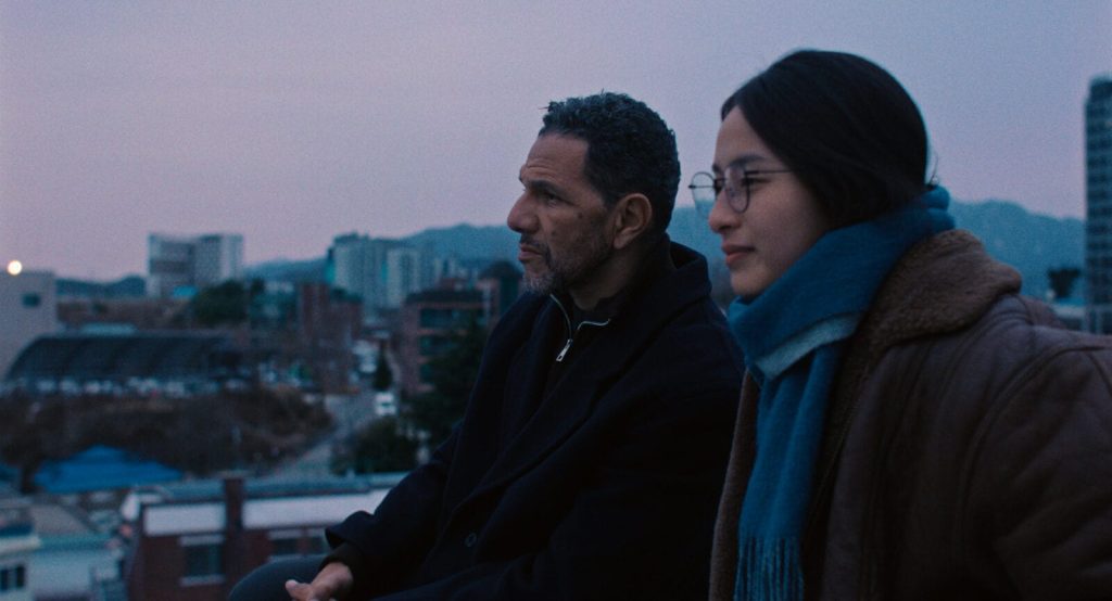 Roschdy Zem et Bella Kim dans "Hiver à Sokcho"